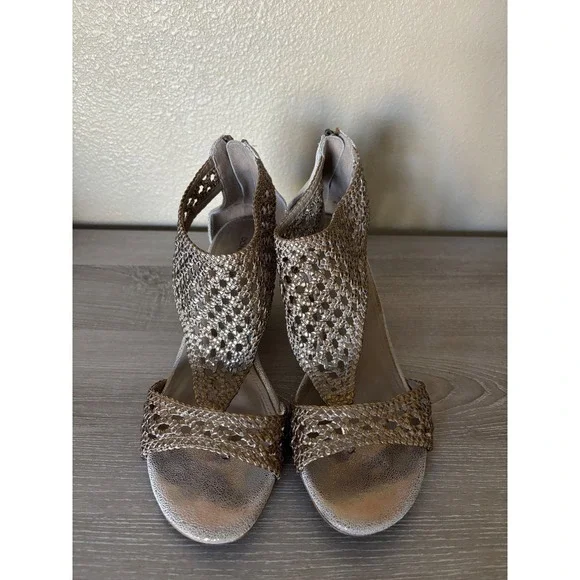 Donald Pliner Size 10 M Gold Woven Gladiator Heels Sandals Designer Old Money - Picture 2 of 8